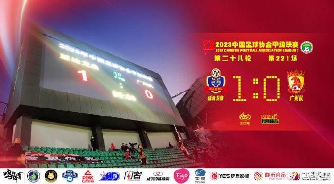 他掀开裙子舌头进去添视频