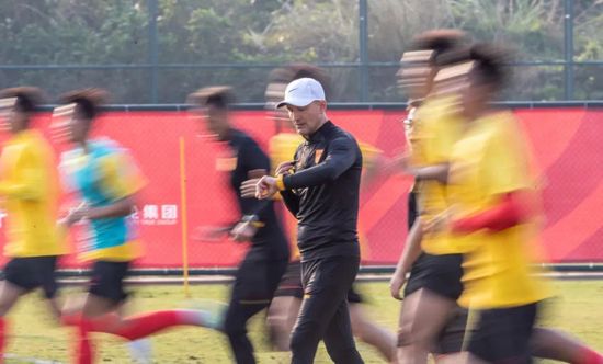 老师办公室打屁屁调教