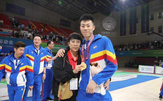 5个黑人躁我一个爽