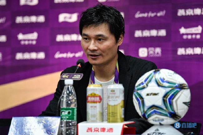 少妇脱了内裤让我添